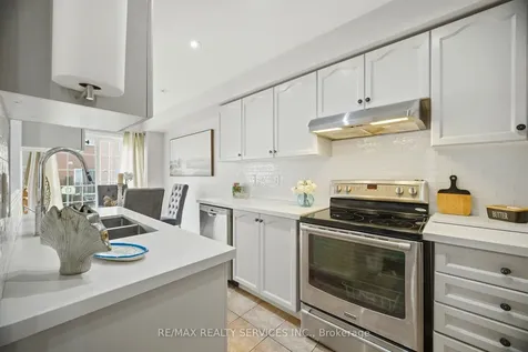 525 Novo Star Drive Mississauga ON L5W 1Y1