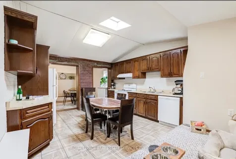 21 Hatherley Road Toronto ON M6E 1V8