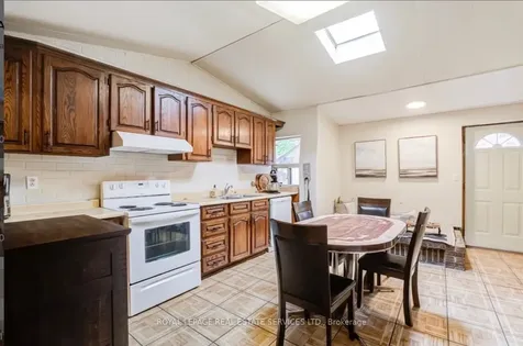 21 Hatherley Road Toronto ON M6E 1V8