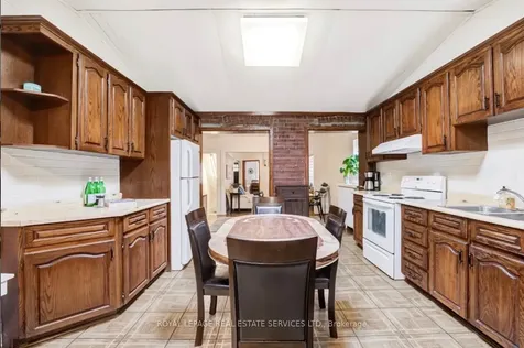 21 Hatherley Road Toronto ON M6E 1V8