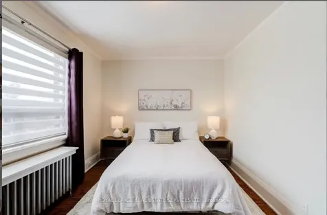 21 Hatherley Road Toronto ON M6E 1V8
