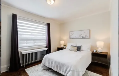 21 Hatherley Road Toronto ON M6E 1V8