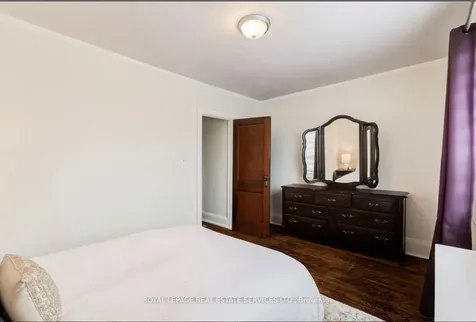 21 Hatherley Road Toronto ON M6E 1V8