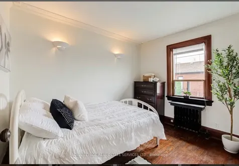 21 Hatherley Road Toronto ON M6E 1V8