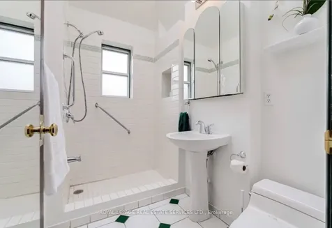 21 Hatherley Road Toronto ON M6E 1V8