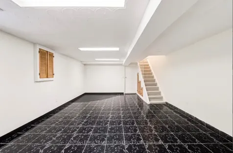 21 Hatherley Road Toronto ON M6E 1V8