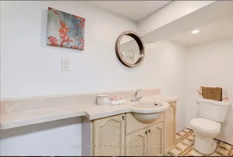 21 Hatherley Road Toronto ON M6E 1V8
