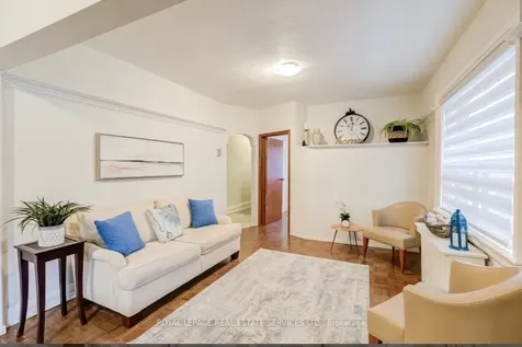 21 Hatherley Road Toronto ON M6E 1V8