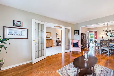 19 Mossbank Drive Brampton ON L6W 3Z4