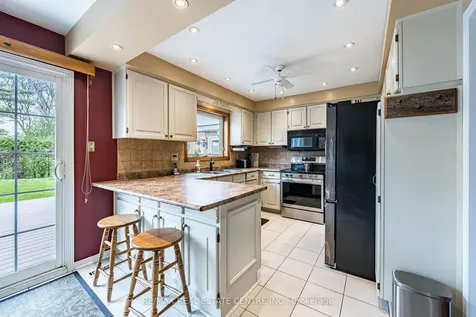 19 Mossbank Drive Brampton ON L6W 3Z4