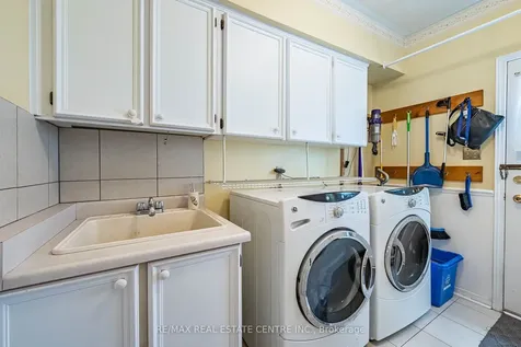 19 Mossbank Drive Brampton ON L6W 3Z4