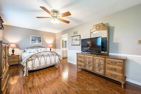 19 Mossbank Drive Brampton ON L6W 3Z4