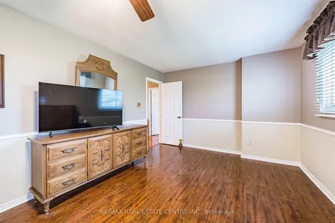 19 Mossbank Drive Brampton ON L6W 3Z4