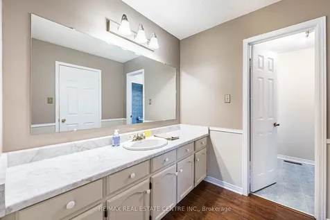 19 Mossbank Drive Brampton ON L6W 3Z4