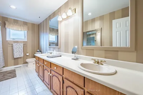 19 Mossbank Drive Brampton ON L6W 3Z4