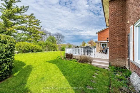 19 Mossbank Drive Brampton ON L6W 3Z4