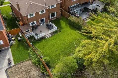 19 Mossbank Drive Brampton ON L6W 3Z4