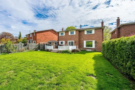 19 Mossbank Drive Brampton ON L6W 3Z4