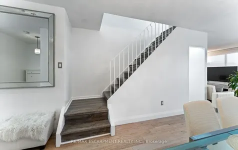 2 Valhalla Inn Road Toronto ON M9B 6C3