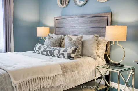 352 Leadwood Gate Oakville ON L6M 0Z5