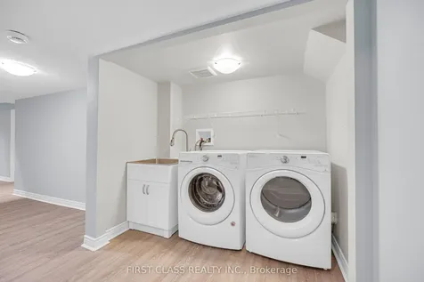 352 Leadwood Gate Oakville ON L6M 0Z5