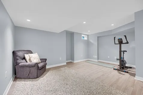 352 Leadwood Gate Oakville ON L6M 0Z5