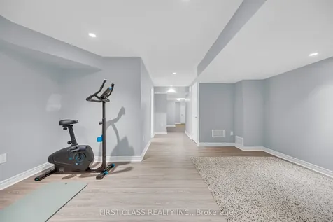352 Leadwood Gate Oakville ON L6M 0Z5