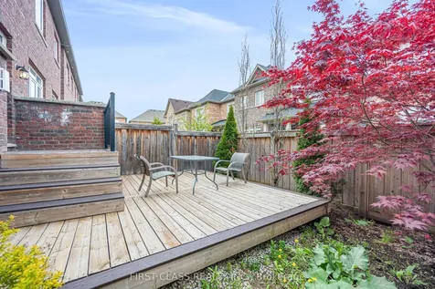 352 Leadwood Gate Oakville ON L6M 0Z5