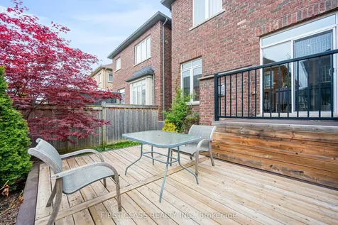 352 Leadwood Gate Oakville ON L6M 0Z5