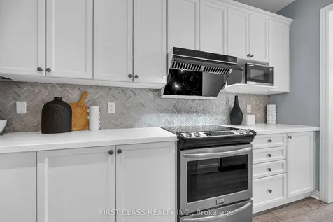 352 Leadwood Gate Oakville ON L6M 0Z5