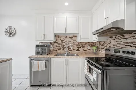 18 Mercedes Drive Toronto ON M9V 4T5