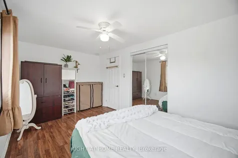 18 Mercedes Drive Toronto ON M9V 4T5