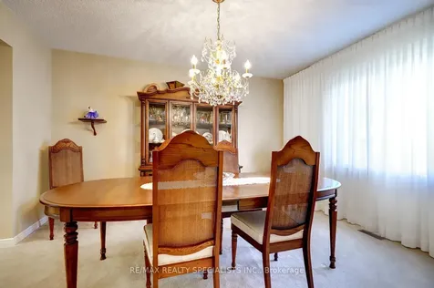 4308 Bridlepath Trail Mississauga ON L5L 3K4