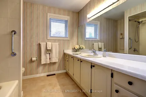 4308 Bridlepath Trail Mississauga ON L5L 3K4