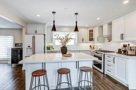 1159 Kos Boulevard Mississauga ON L5J 4L3