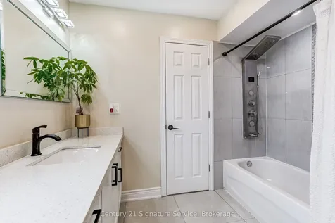 1159 Kos Boulevard Mississauga ON L5J 4L3