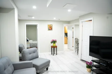 25 Versailles Crescent Brampton ON L6P 3J8
