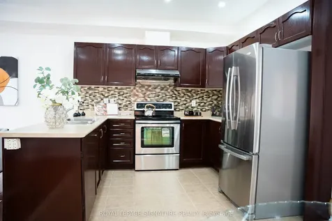25 Versailles Crescent Brampton ON L6P 3J8