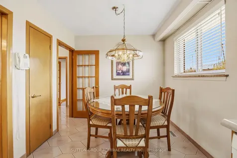 234 Derrydown Road Toronto ON M3J 1S1