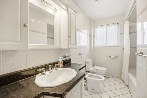 234 Derrydown Road Toronto ON M3J 1S1