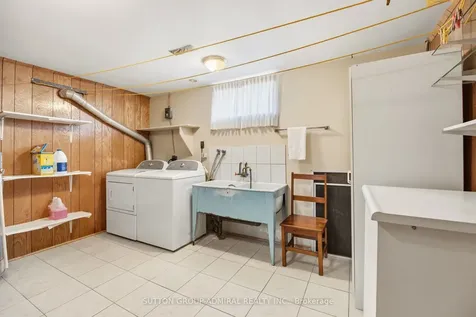 234 Derrydown Road Toronto ON M3J 1S1