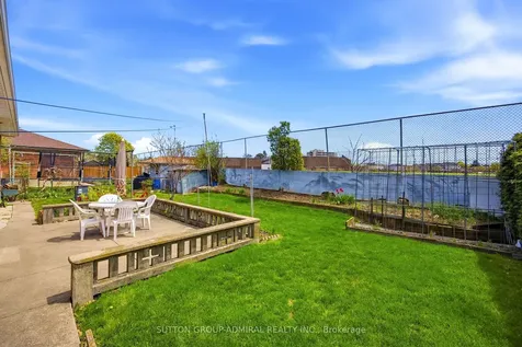 234 Derrydown Road Toronto ON M3J 1S1