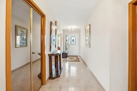 234 Derrydown Road Toronto ON M3J 1S1