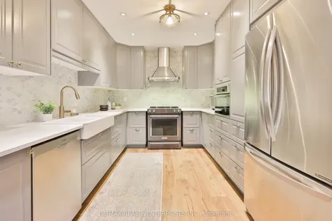 431 Naomi Crescent Mississauga ON L5B 3S7