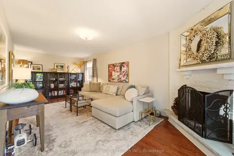 431 Naomi Crescent Mississauga ON L5B 3S7