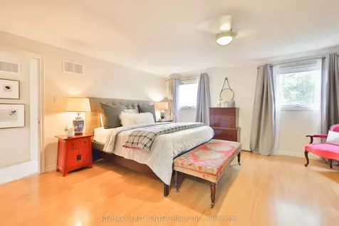 431 Naomi Crescent Mississauga ON L5B 3S7