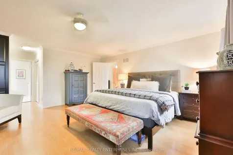431 Naomi Crescent Mississauga ON L5B 3S7