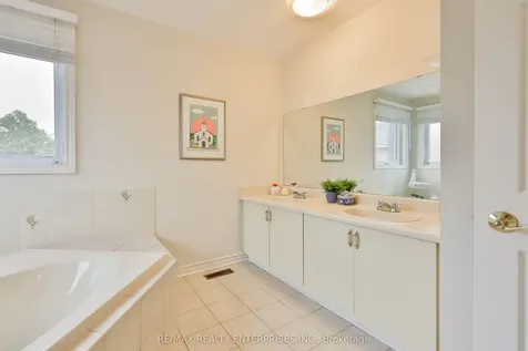 431 Naomi Crescent Mississauga ON L5B 3S7