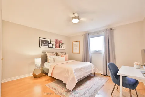 431 Naomi Crescent Mississauga ON L5B 3S7
