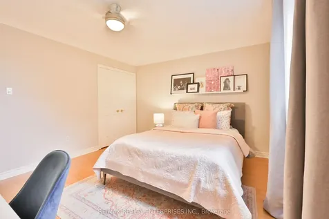 431 Naomi Crescent Mississauga ON L5B 3S7